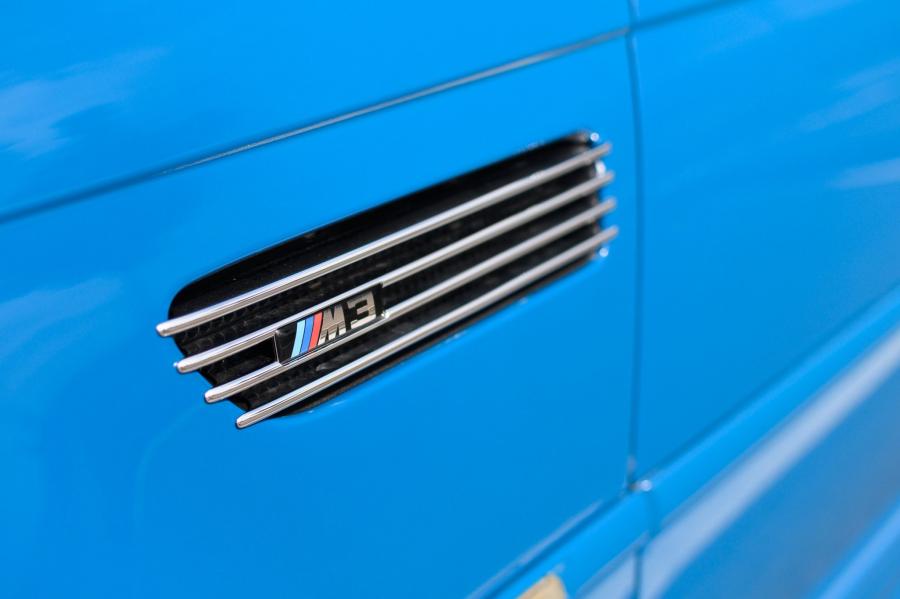 Детали экстерьера BMW M3 Coupe Laguna Seca Blue (E46) 2004 года  (фото 12 из 60)